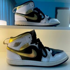 Jordan’s kids sneakers size 3Y